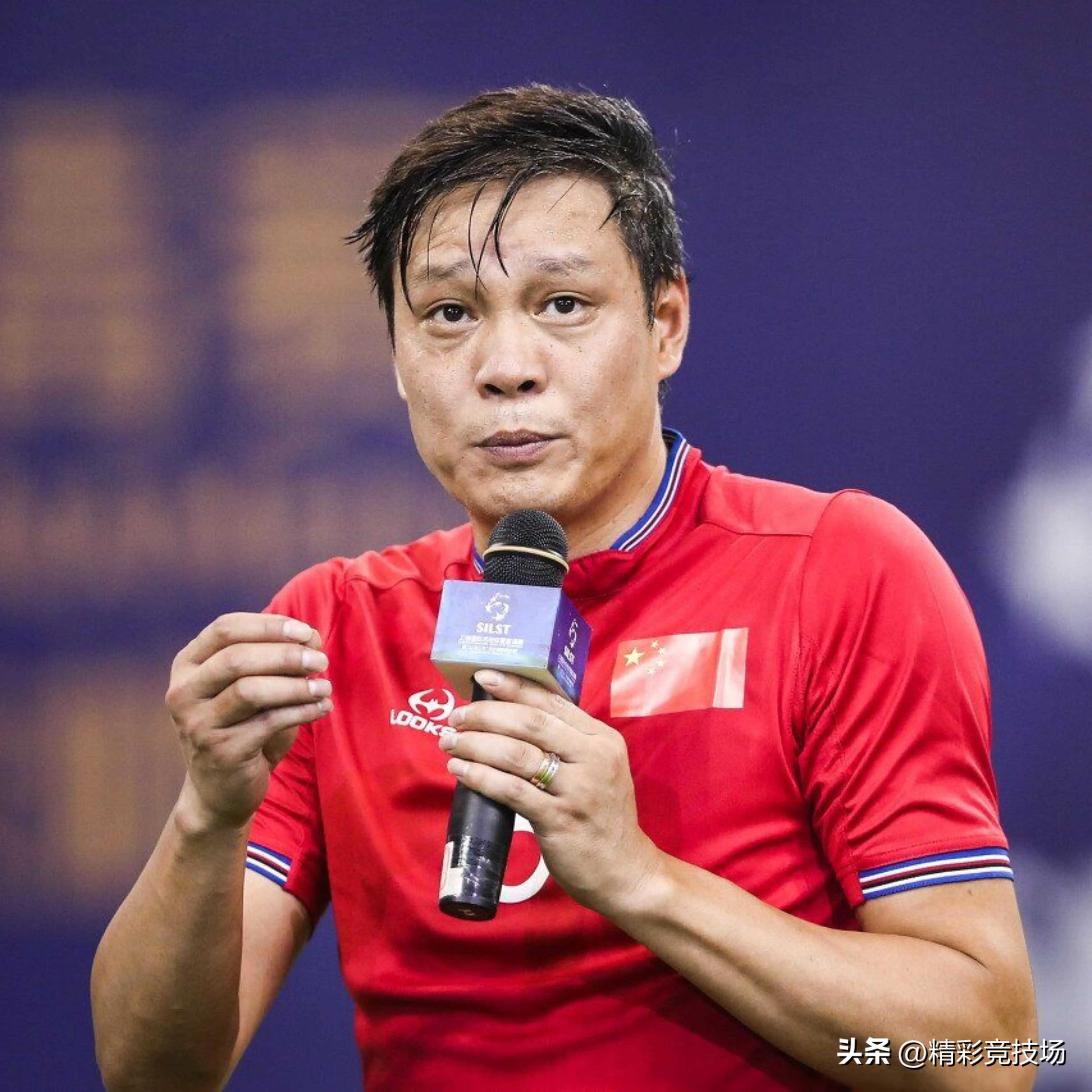 包含足球名将积极参与公益活动，用爱心传递正能量的词条